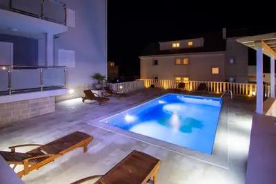 Bazen u objektu Apartments Sara 4 ili u blizini