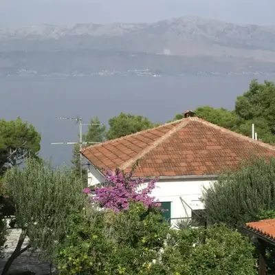 Apartments by the sea Splitska