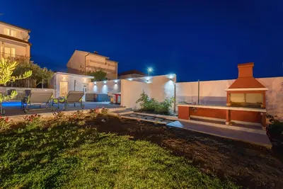 Vrt u objektu Apartments Katarina with swimming pool