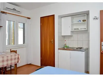 Kuhinja ili čajna kuhinja u objektu Apartments Srhoj