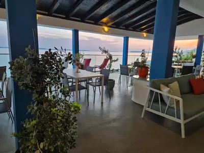 Restoran ili neka druga zalogajnica u objektu Beachfront Apartments Zanic