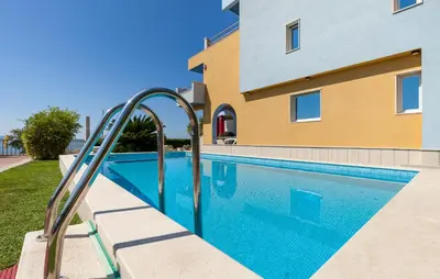 Bazen u objektu Villa Palmina ili u blizini