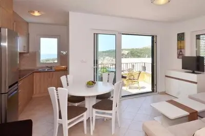 Kuhinja ili čajna kuhinja u objektu Villa royale with shared pool