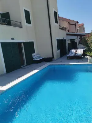 Bazen u objektu Villa royale with shared pool ili u blizini