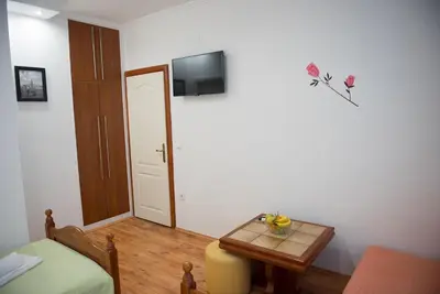 TV i/ili zabavni centar u objektu Apartments and Rooms Robi