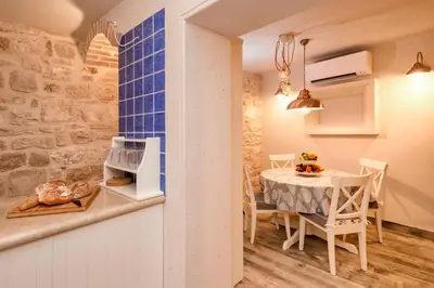 Kuhinja ili čajna kuhinja u objektu Villa Varda - Villa Latica
