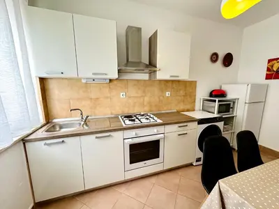 Kuhinja ili čajna kuhinja u objektu Spacious family apartment near the beach