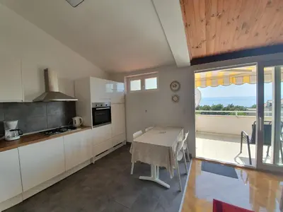 Kuhinja ili čajna kuhinja u objektu Penthouse studio with sea view