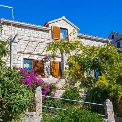 Holiday house with a parking space Lozisca