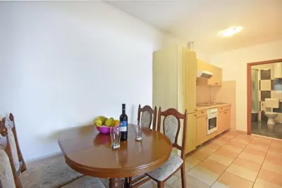 Kuhinja ili čajna kuhinja u objektu Apartments by the sea Dugi Rat, Omis - 7575