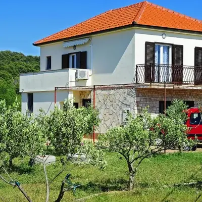 Apartments with parking space Gornje selo