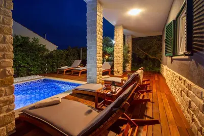 Bazen u objektu Villa Jasmina ili u blizini