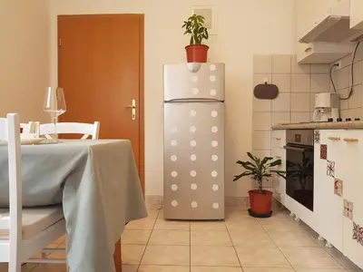 Kuhinja ili čajna kuhinja u objektu Bol Apartment Keka