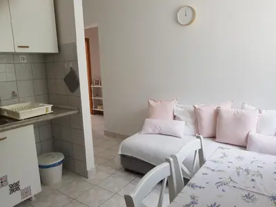 Kuhinja ili čajna kuhinja u objektu Bol Apartment Keka