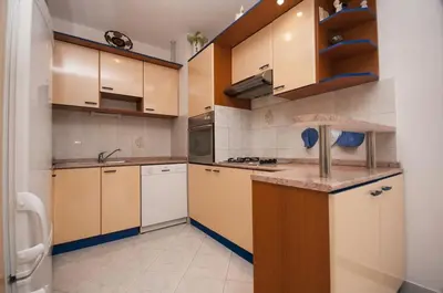 Kuhinja ili čajna kuhinja u objektu Miran apartments Pisak