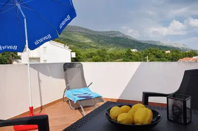 Pogled na planine ili pogled na planine iz apartmana