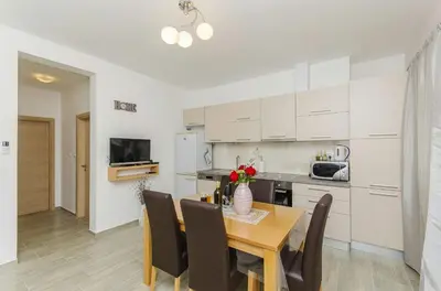 Kuhinja ili čajna kuhinja u objektu Family friendly apartments with a swimming pool Split - 14203