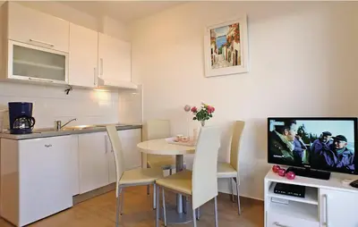 Kuhinja ili čajna kuhinja u objektu Apartmani Mila Brela