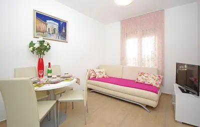 TV i/ili zabavni centar u objektu Apartmani Mila Brela