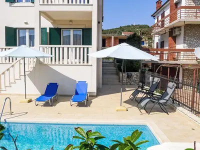 Bazen u objektu Holiday Home Villa Zlatan by Interhome ili u blizini