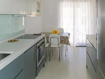 Kuhinja ili čajna kuhinja u objektu Holiday Home Villa Zlatan by Interhome