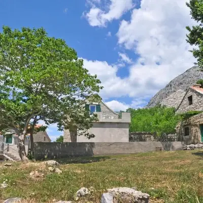 Apartments with parking space Omis - 15767