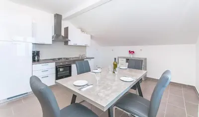 Kuhinja ili čajna kuhinja u objektu modern
