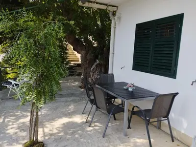 Tlocrt objekta House B - with spacious terrace and beautiful view