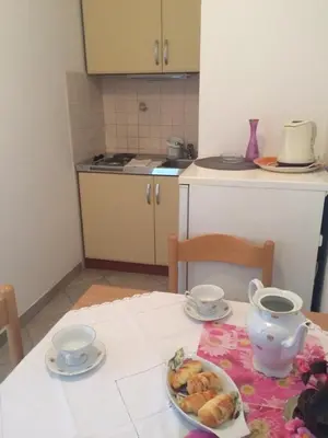 Kuhinja ili čajna kuhinja u objektu House Omis (3422)