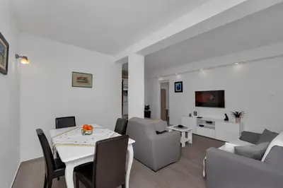 TV i/ili zabavni centar u objektu Katja