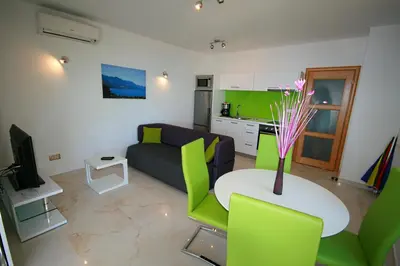 Kuhinja ili čajna kuhinja u objektu Villasanta De Luxe Apartments with Pool