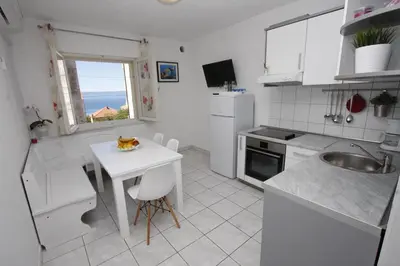 Kuhinja ili čajna kuhinja u objektu Apartments by the sea Makarska - 15840