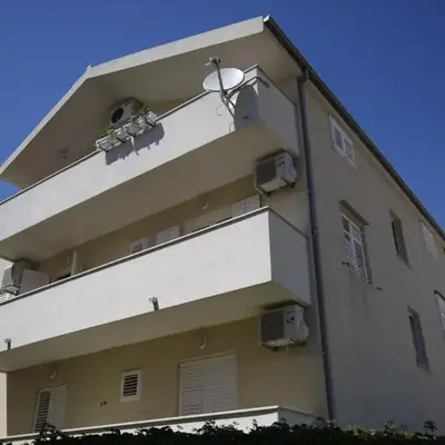 Apartments by the sea Makarska - 15840