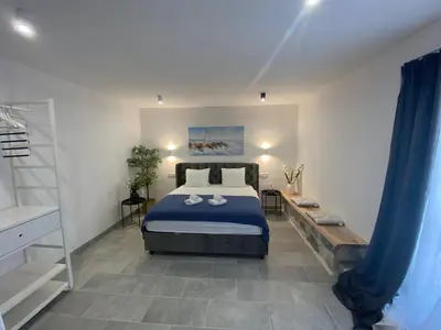 Krevet ili kreveti u jedinici u objektu Apartment and Studios Happy Place