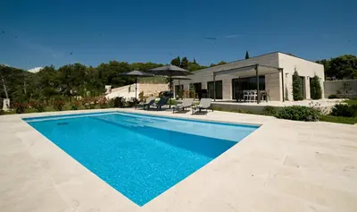 Bazen u objektu Villa Pietra ili u blizini
