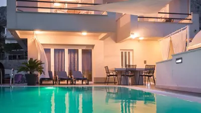 Bazen u objektu Villa Marina ili u blizini