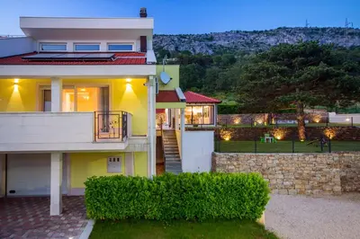 Pogled na planine ili pogled na planine iz vila