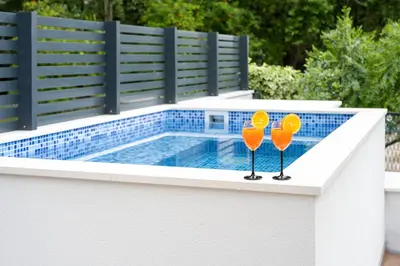 Bazen u objektu Holiday Home Greystone ili u blizini