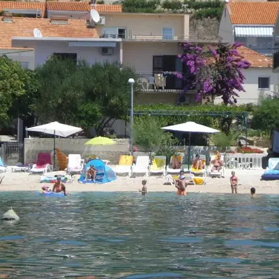 Apartments by the sea Podstrana