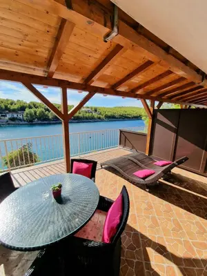 Pogled na rijeku u blizini apartmana