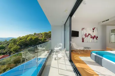 Bazen u objektu Villa Anabel ili u blizini