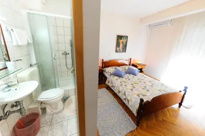 Kupaonica u objektu Rooms Rajič
