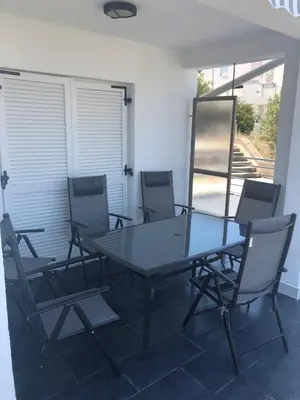Popločani dio dvorišta ili vanjski dio objekta Apartman Ylli