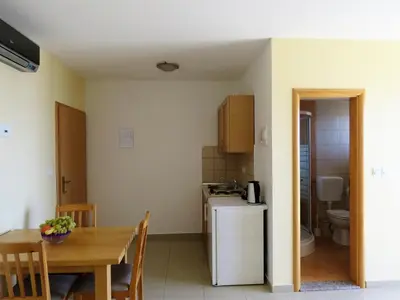 Kuhinja ili čajna kuhinja u objektu Apartments Kojan