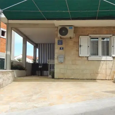Apartments by the sea Postira