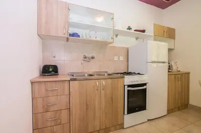 Kuhinja ili čajna kuhinja u objektu Apartments Jelka