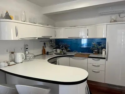 Kuhinja ili čajna kuhinja u objektu Villa de Blue-Rooftop pool & Jacuzzi