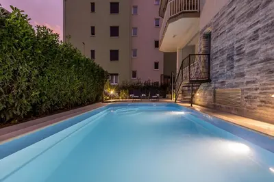 Bazen u objektu Holiday apartments Stobrec ili u blizini