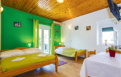 Krevet ili kreveti u jedinici u objektu Three-Bedroom Apartment In Ostrvica