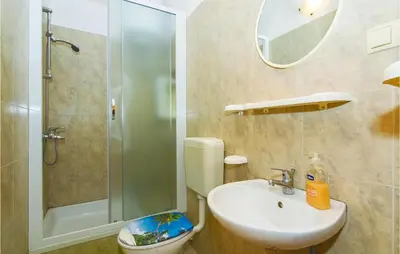 Kupaonica u objektu Three-Bedroom Apartment In Ostrvica